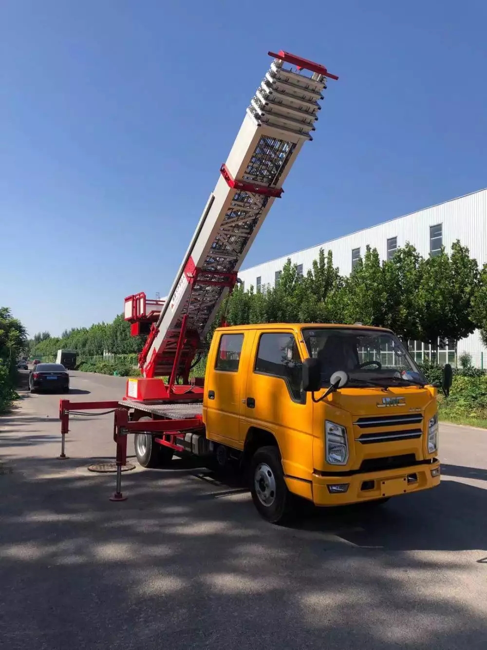 厦门思明附近的云梯车出租服务：轻松解决高空作业需求